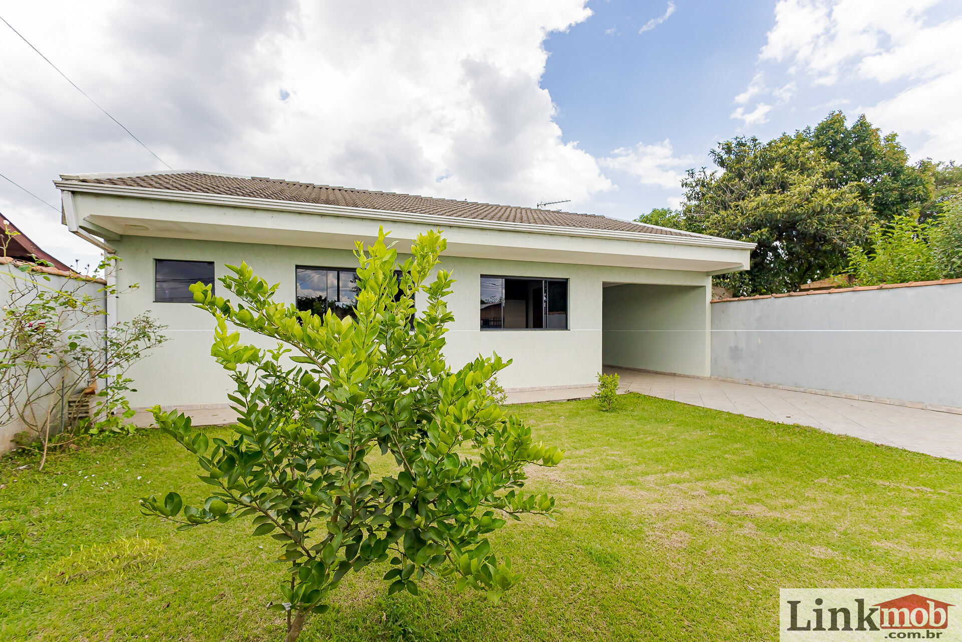 Casa à venda com 4 quartos, 150m² - Foto 1