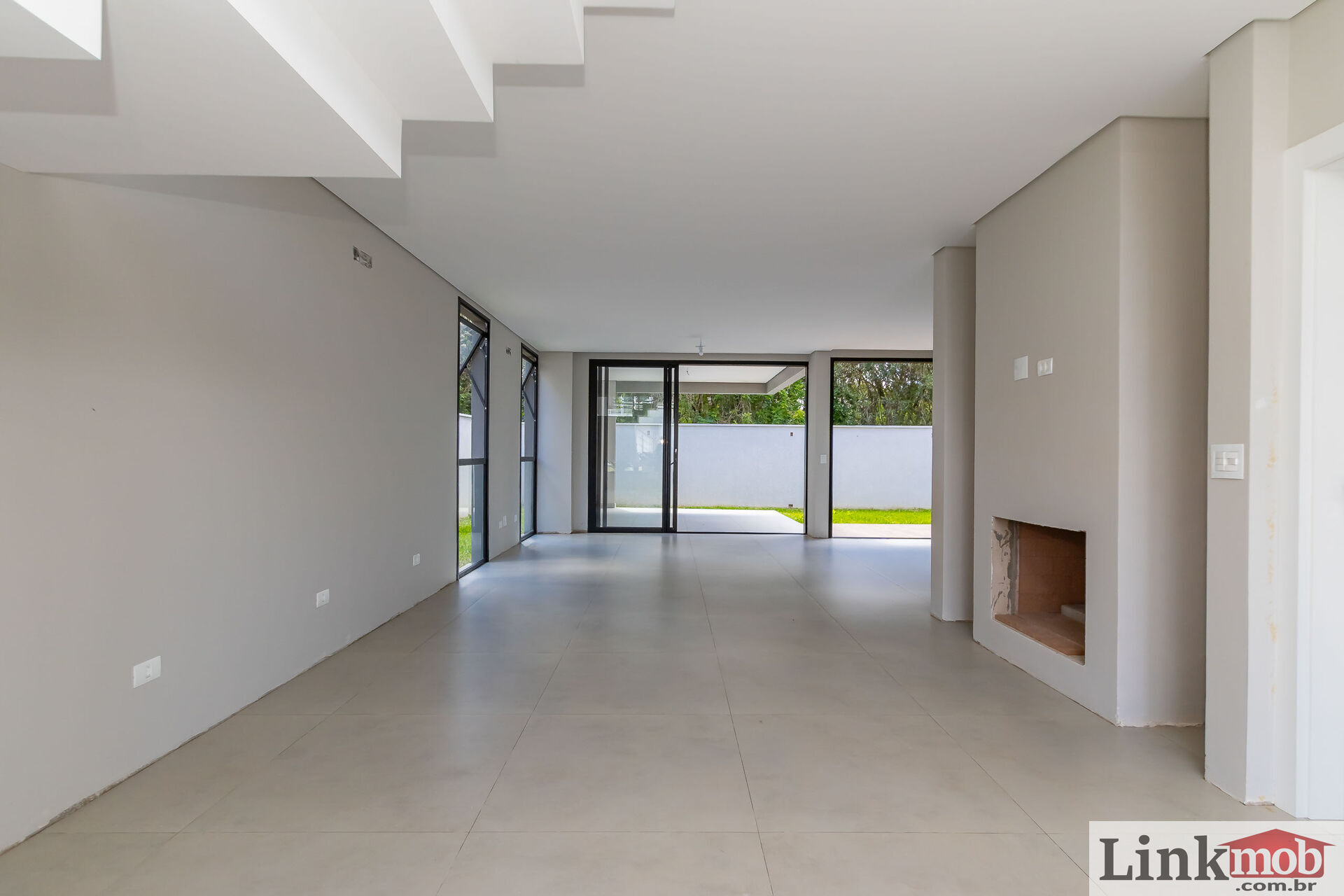 Casa à venda com 4 quartos, 301m² - Foto 4