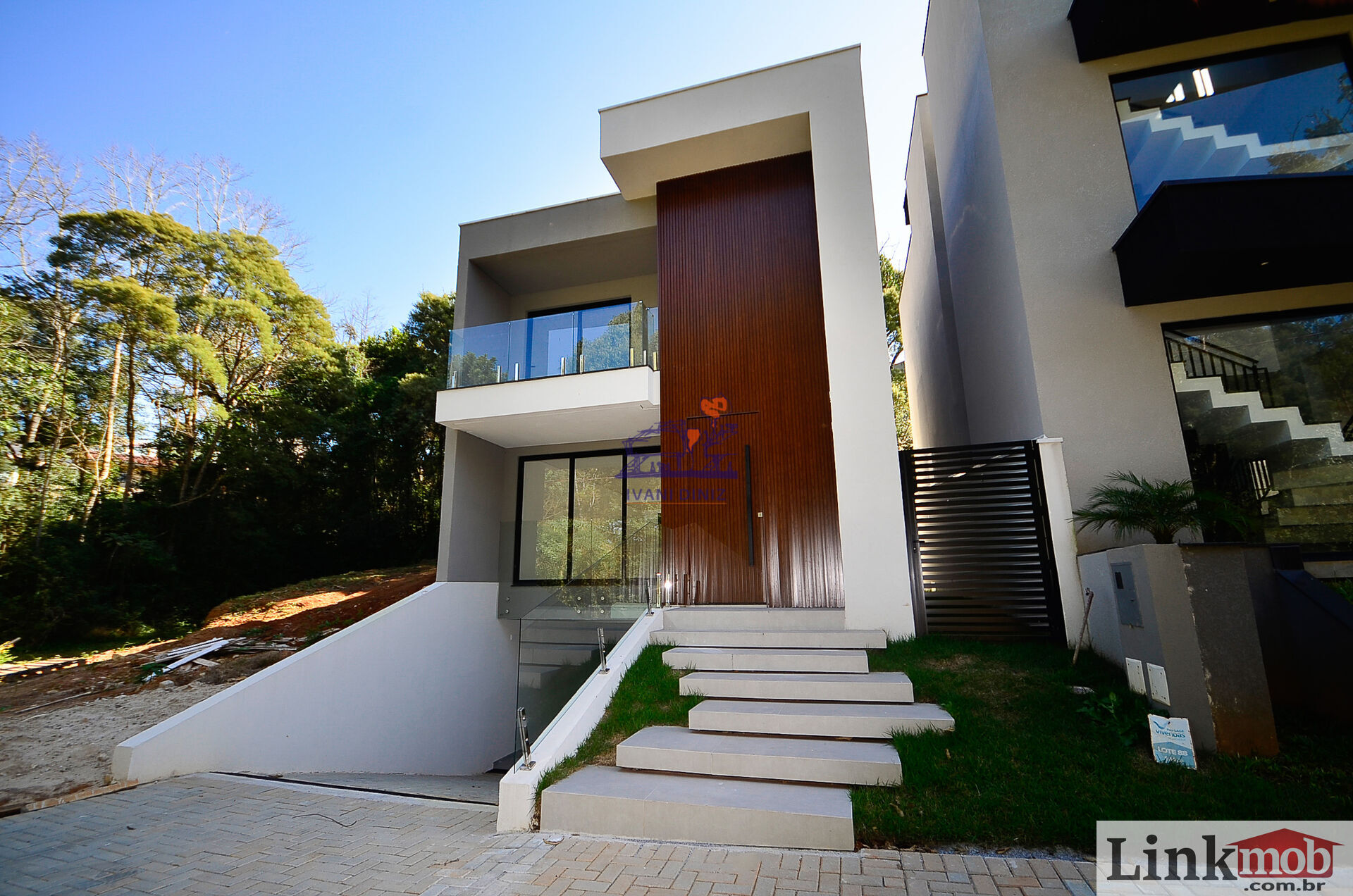 Casa de Condomínio à venda com 3 quartos, 213m² - Foto 2