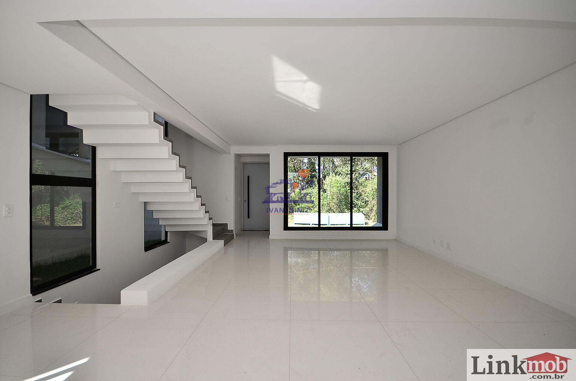 Casa de Condomínio à venda com 3 quartos, 213m² - Foto 4