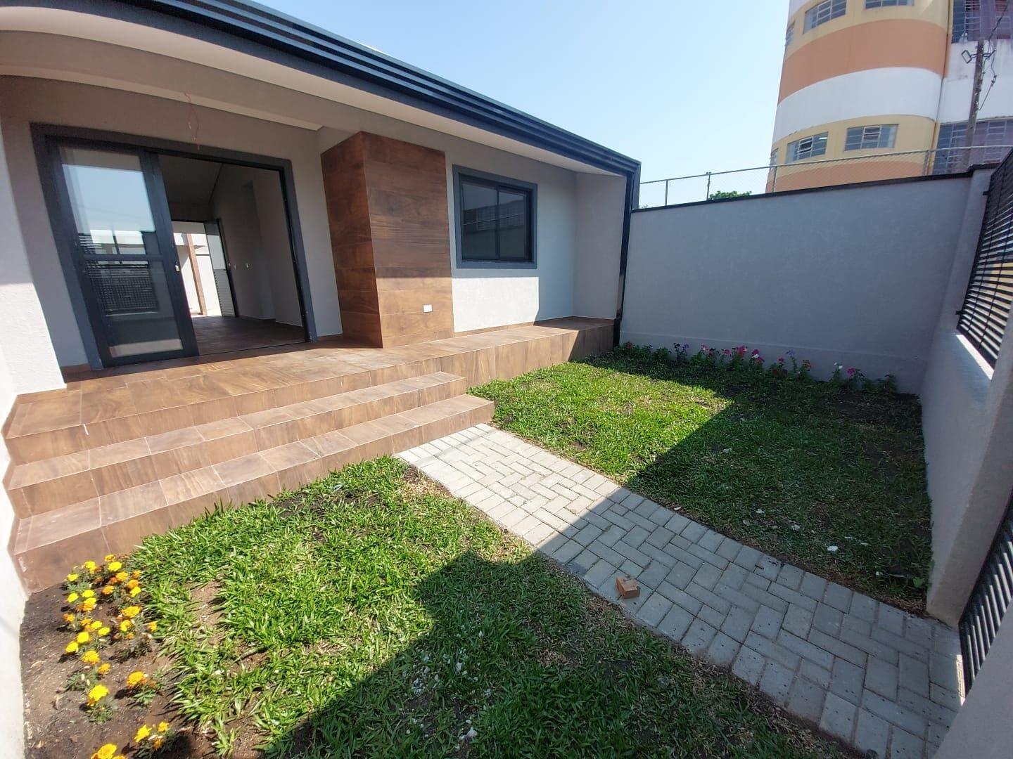 Casa à venda com 2 quartos, 60m² - Foto 2