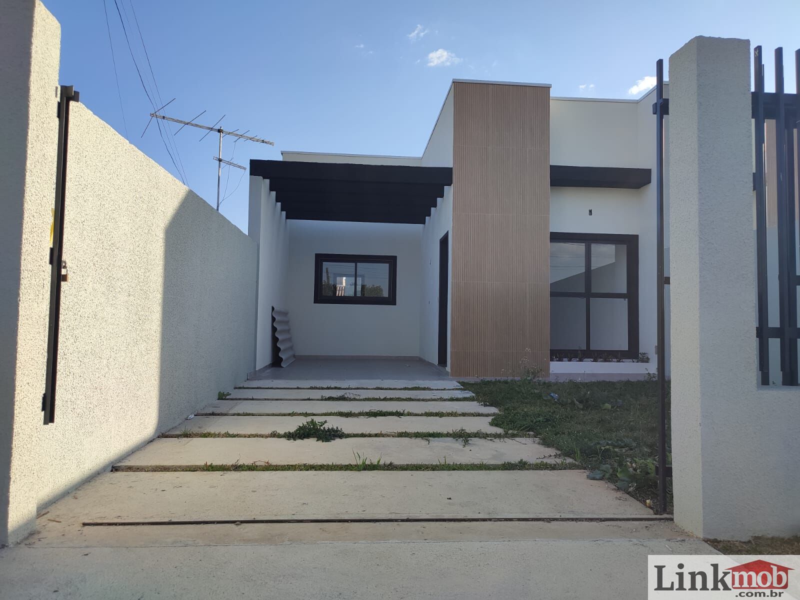 Casa à venda com 3 quartos, 81m² - Foto 2