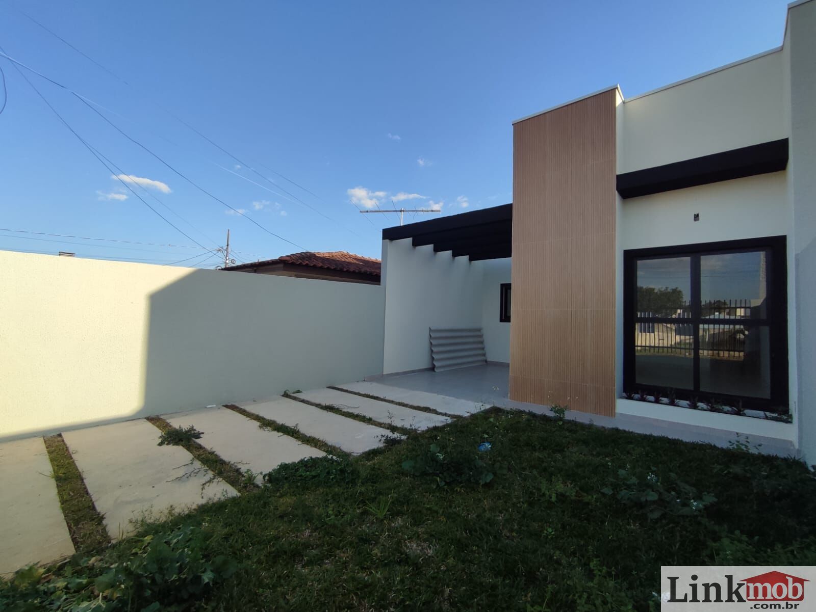 Casa à venda com 3 quartos, 81m² - Foto 1