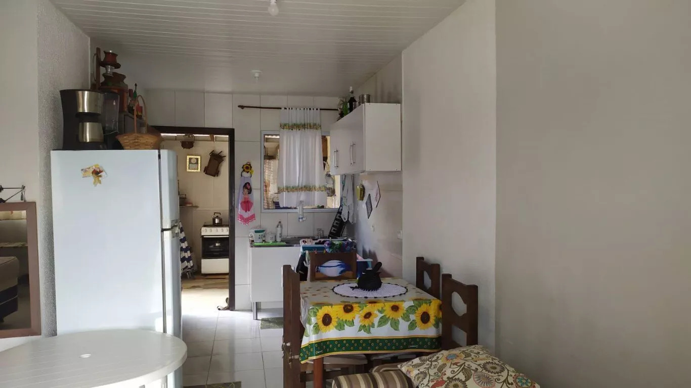 Casa à venda com 2 quartos, 50m² - Foto 2