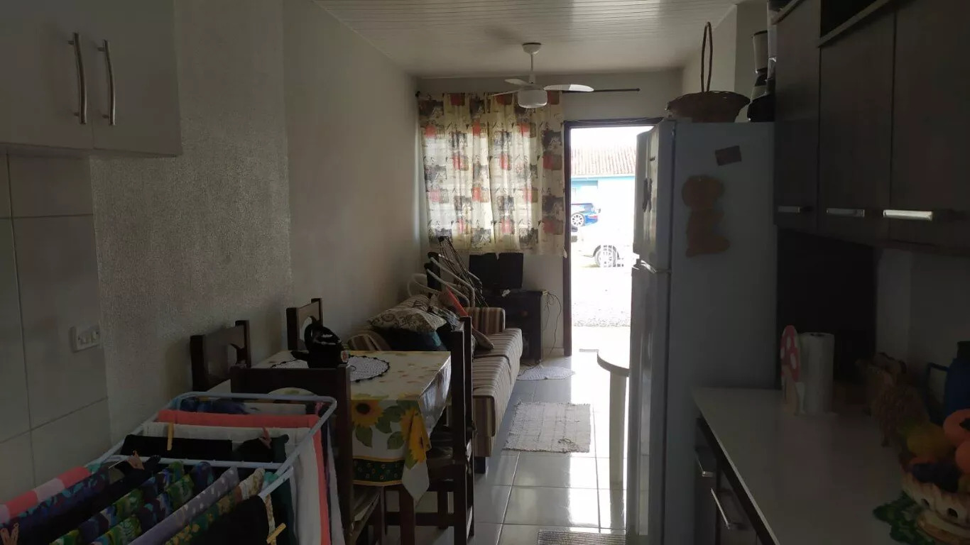 Casa à venda com 2 quartos, 50m² - Foto 1