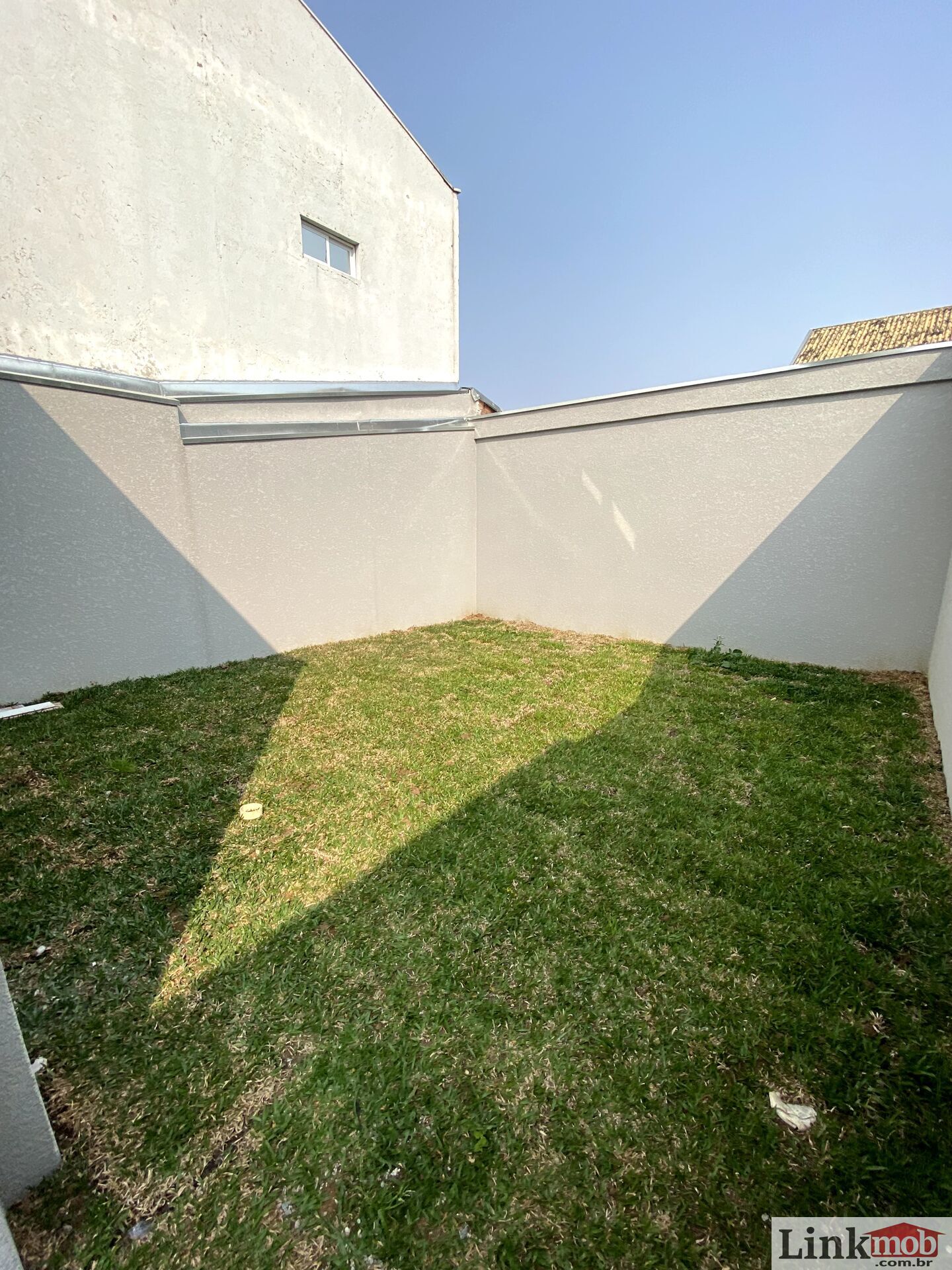 Casa à venda com 3 quartos, 70m² - Foto 2