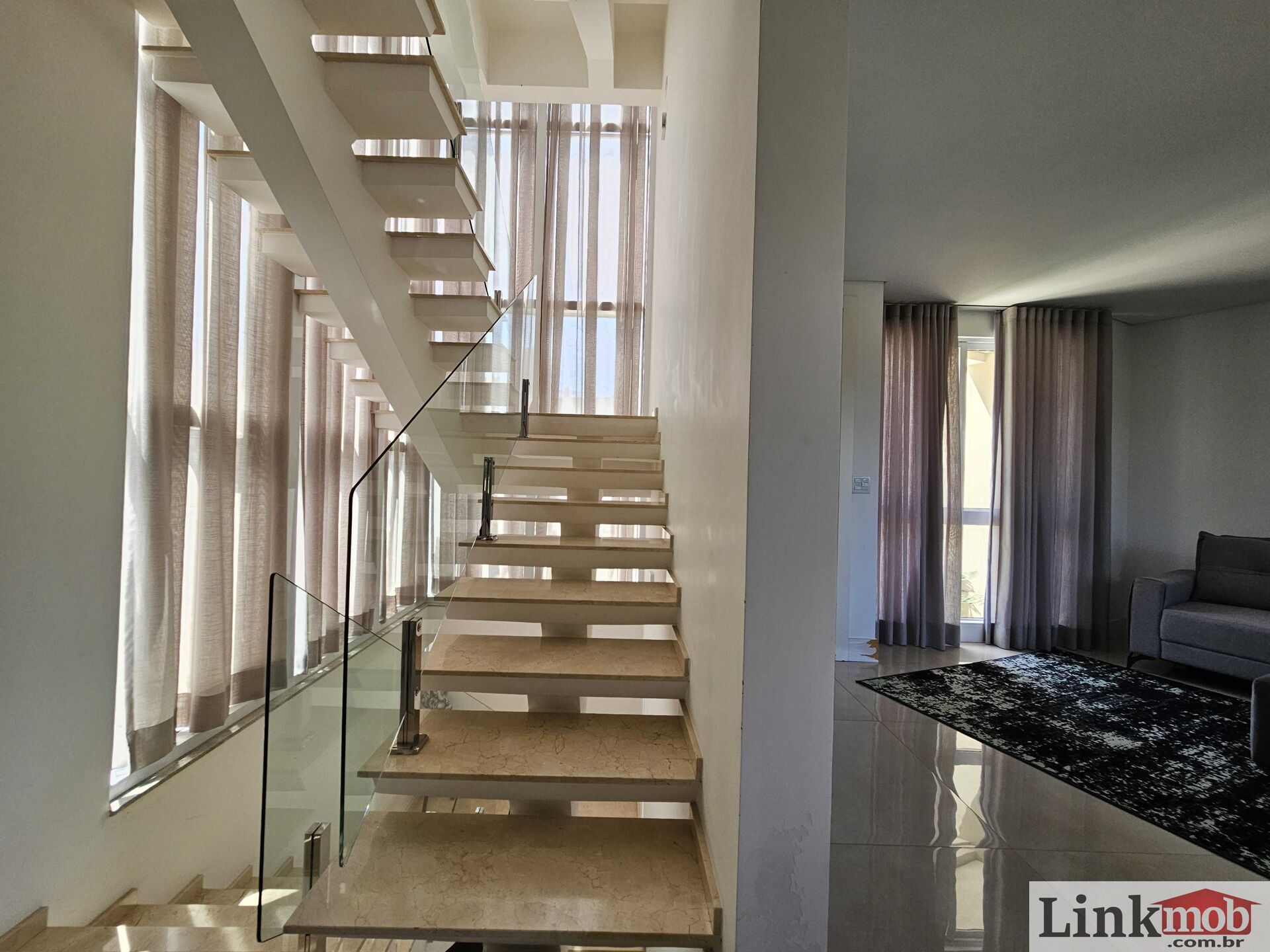 Casa à venda com 4 quartos, 303m² - Foto 13