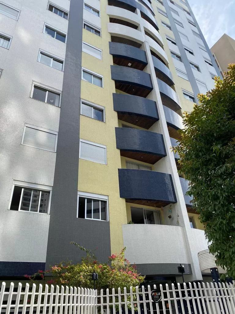 Apartamento à venda com 3 quartos, 140m² - Foto 1