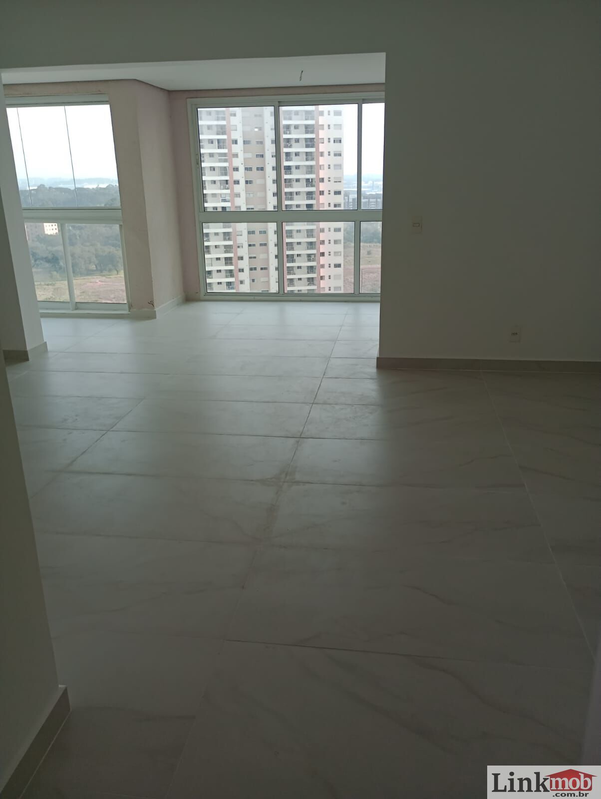 Apartamento à venda com 4 quartos, 131m² - Foto 2