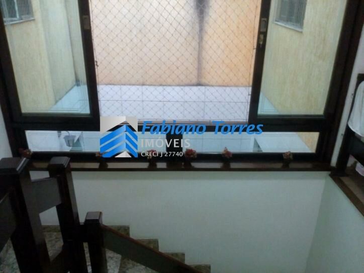 Sobrado à venda com 4 quartos, 150m² - Foto 1