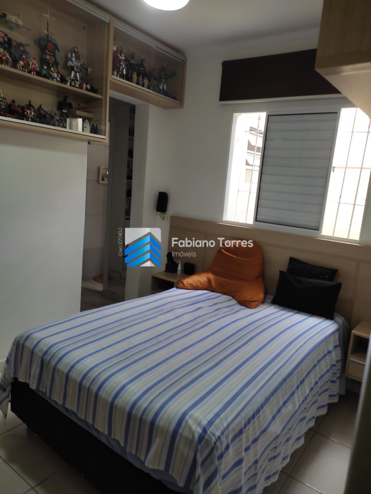 Casa à venda com 2 quartos, 100m² - Foto 1