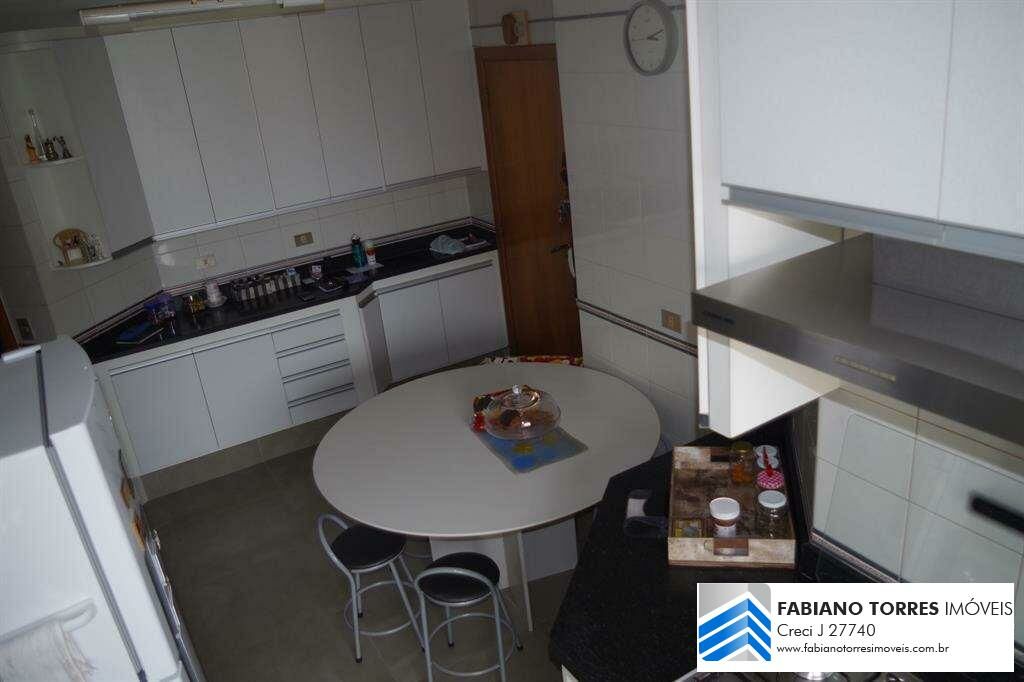 Apartamento à venda com 3 quartos, 135m² - Foto 2