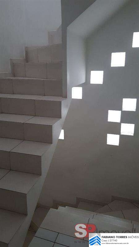 Sobrado à venda com 4 quartos, 200m² - Foto 5