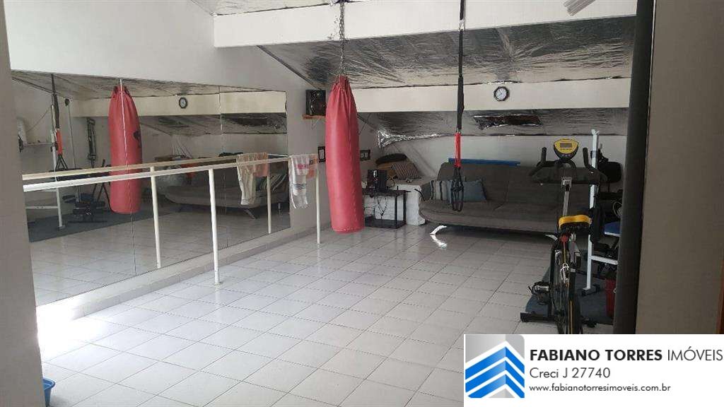 Sobrado à venda com 4 quartos, 200m² - Foto 1