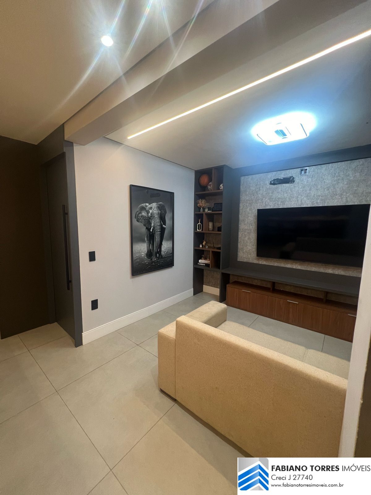 Apartamento à venda com 2 quartos, 84m² - Foto 2