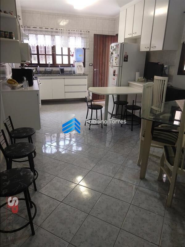 Sobrado à venda com 3 quartos, 190m² - Foto 2