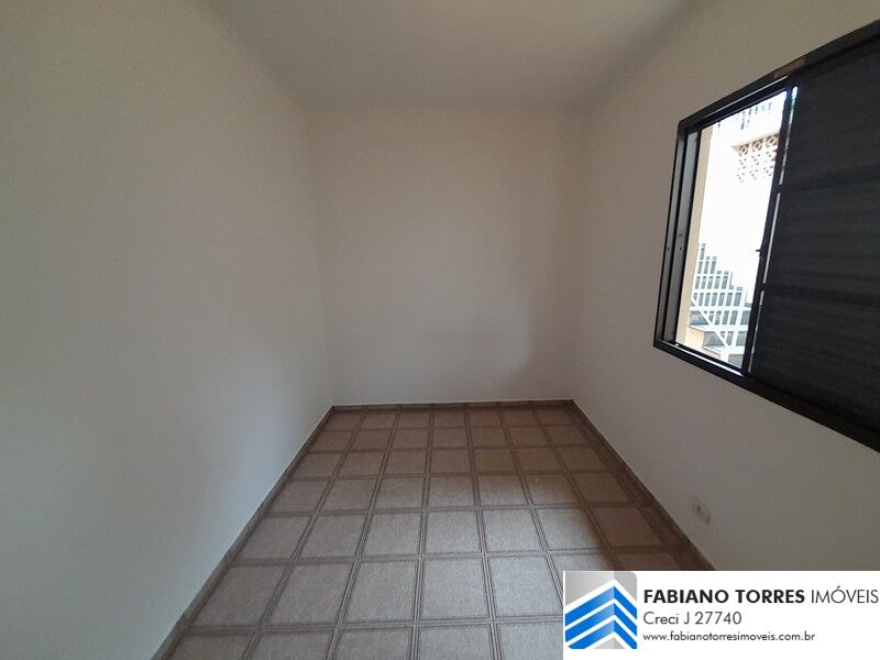 Casa para alugar com 2 quartos, 250m² - Foto 13
