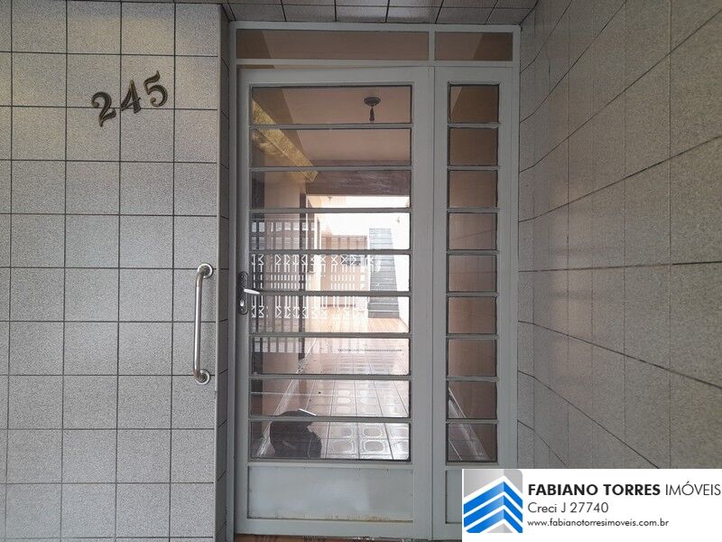 Casa para alugar com 2 quartos, 250m² - Foto 4