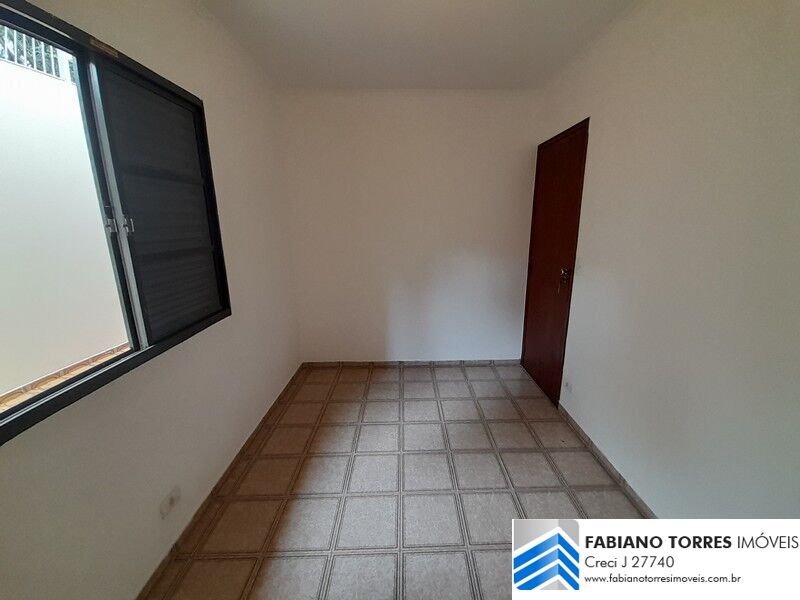 Casa para alugar com 2 quartos, 250m² - Foto 14
