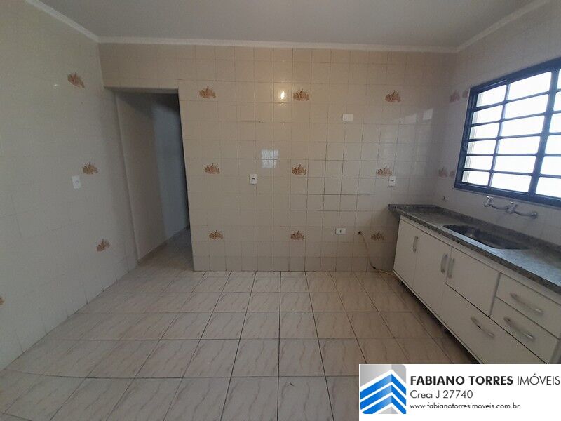 Casa para alugar com 2 quartos, 250m² - Foto 11