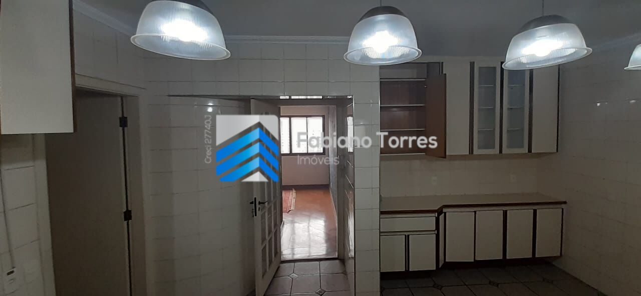 Apartamento à venda com 3 quartos, 183m² - Foto 2