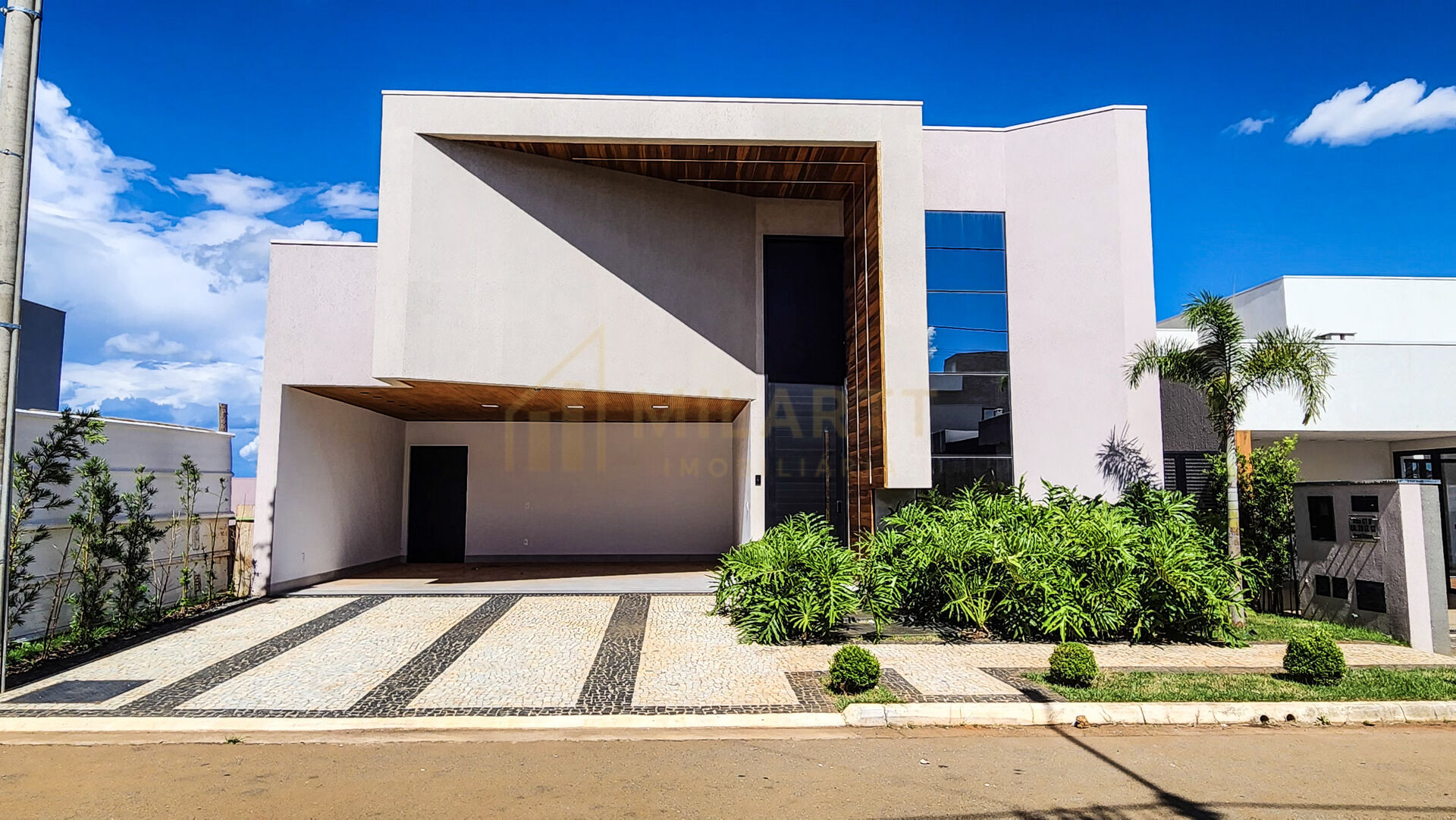 Casa · em Condomínio