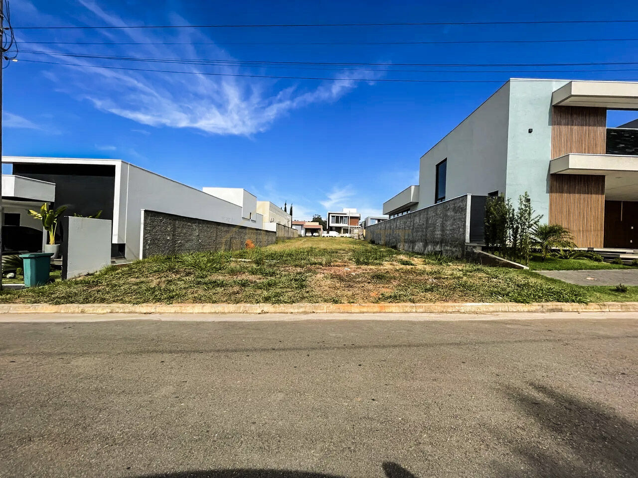 Terreno · em Condomínio