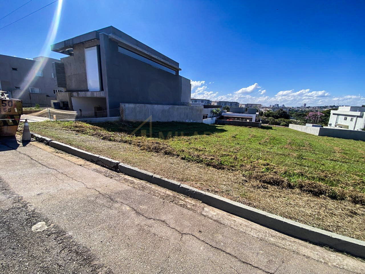 Terreno · em Condomínio