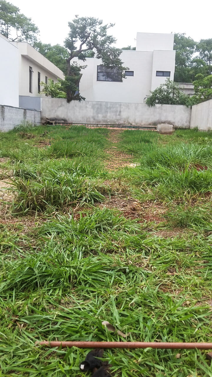 Terreno · em Condomínio
