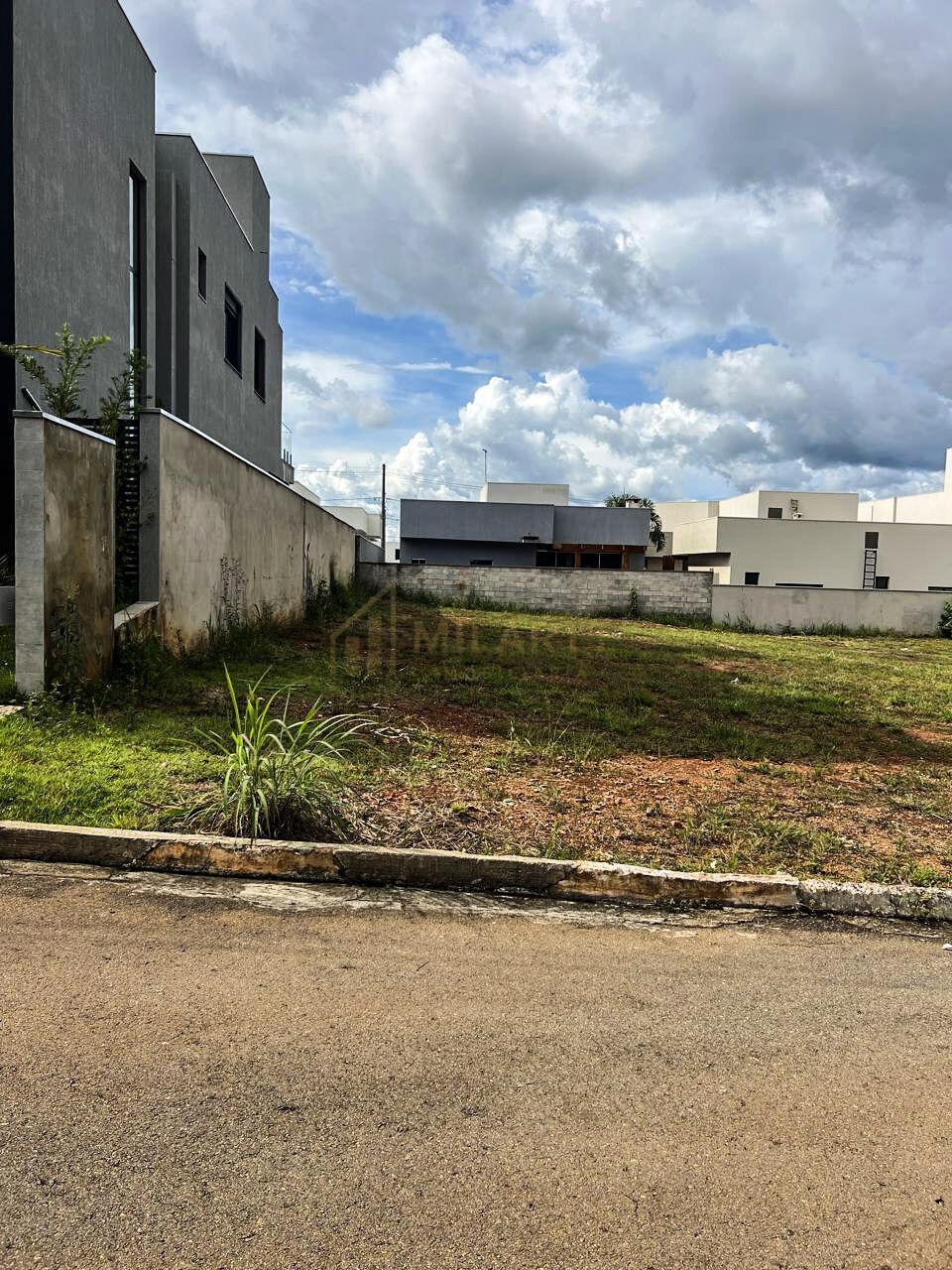 Terreno · em Condomínio