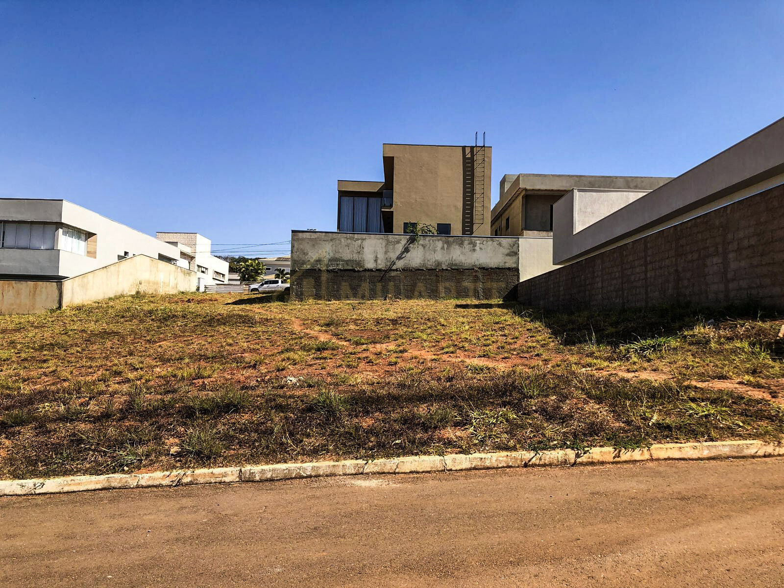 Terreno · em Condomínio