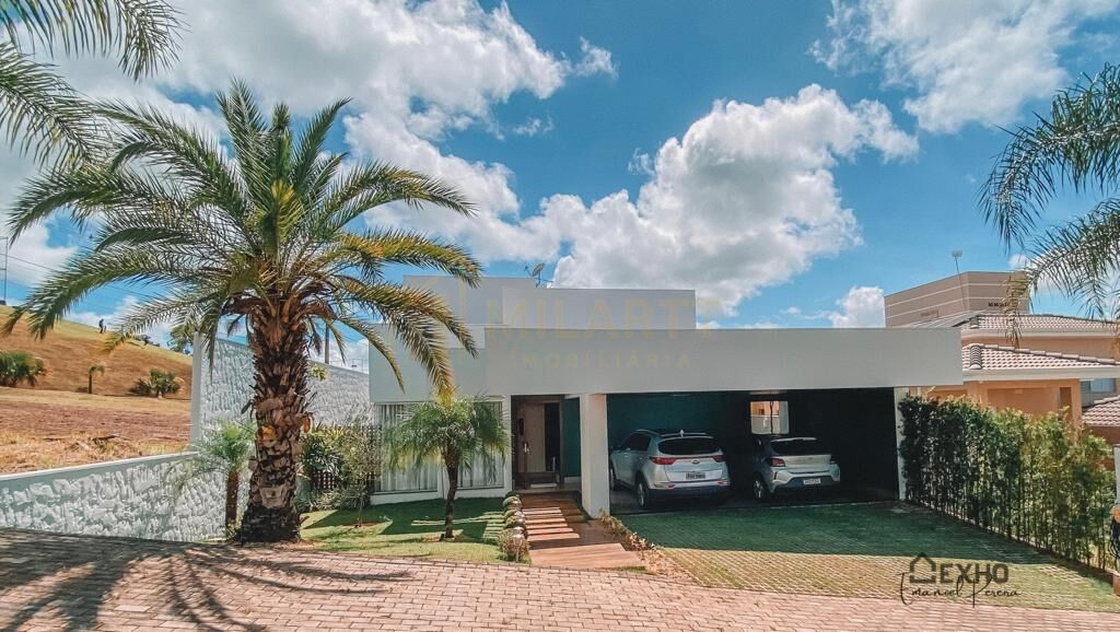 Casa · em Condomínio