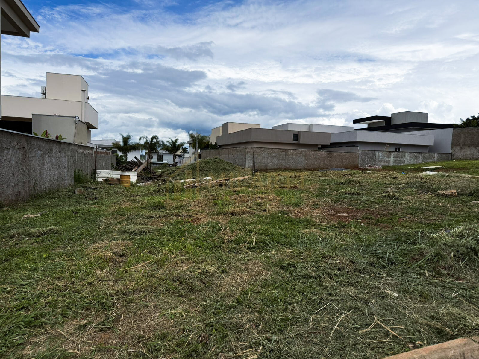 Terreno · em Condomínio