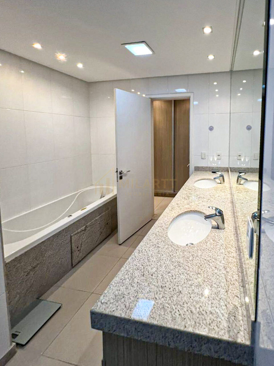 Apartamento · Alto Padrão — foto 17