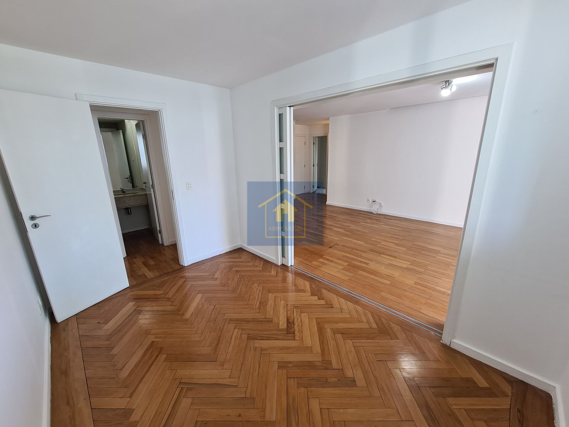 Apartamento à venda com 4 quartos, 151m² - Foto 18