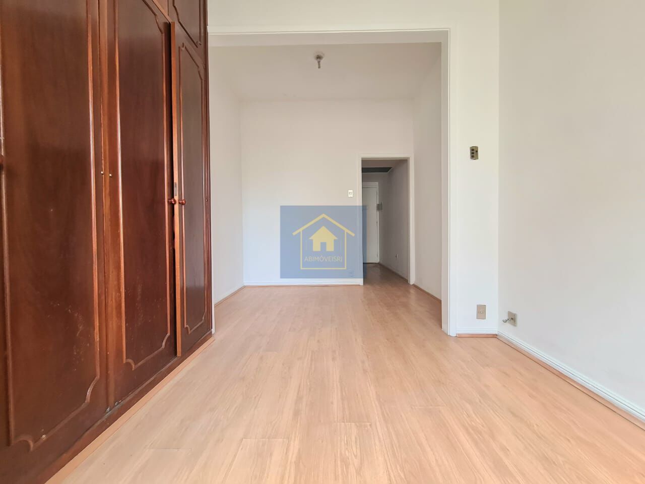 Apartamento à venda com 1 quarto, 33m² - Foto 4