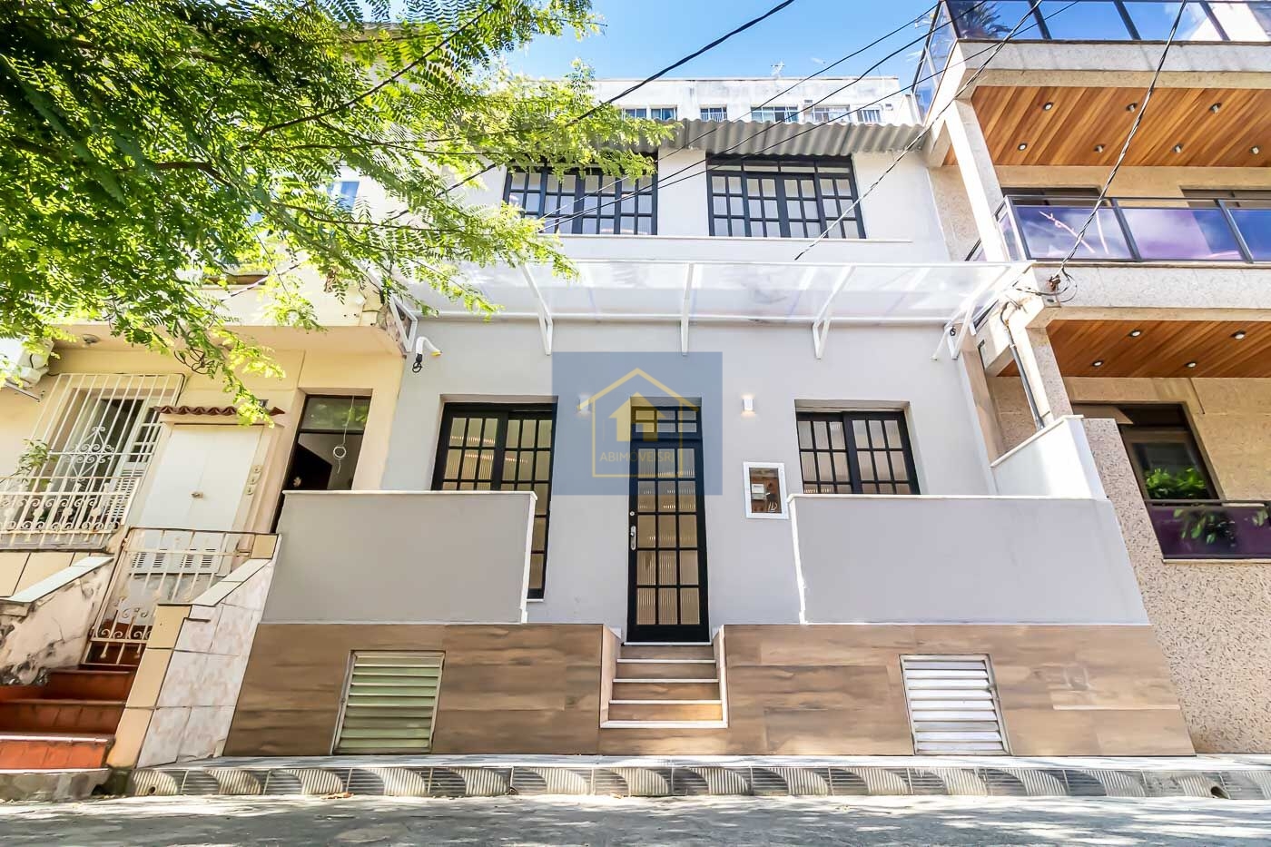 Casa à venda com 4 quartos, 234m² - Foto 1