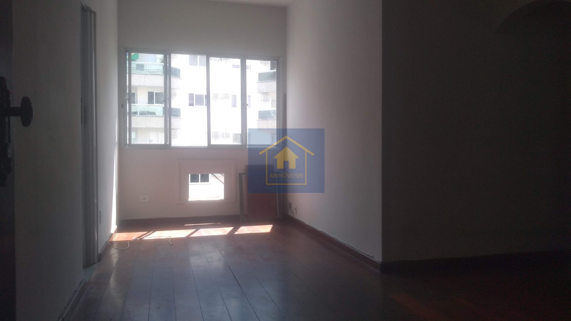 Apartamento à venda com 2 quartos, 65m² - Foto 3