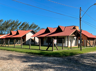 Espaçosa casa à venda a uma quadra do mar: Oportunidade única no Litoral Gaúcho para famílias grandes e grupos de amigos