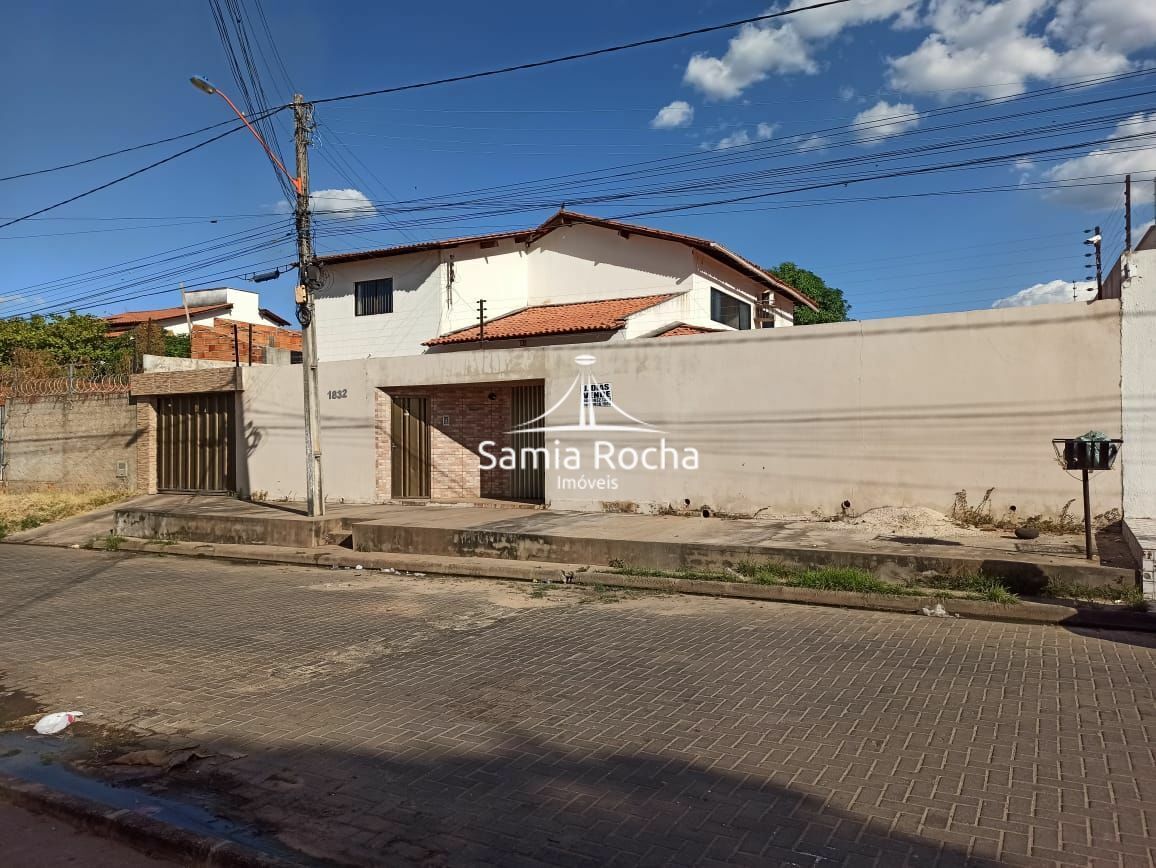 Casa à venda com 5 quartos, 600m² - Foto 1