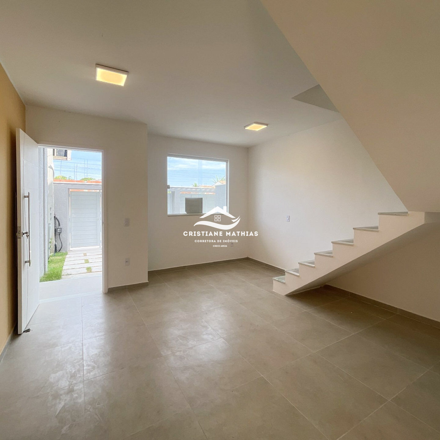 Casa à venda com 2 quartos, 70m² - Foto 4