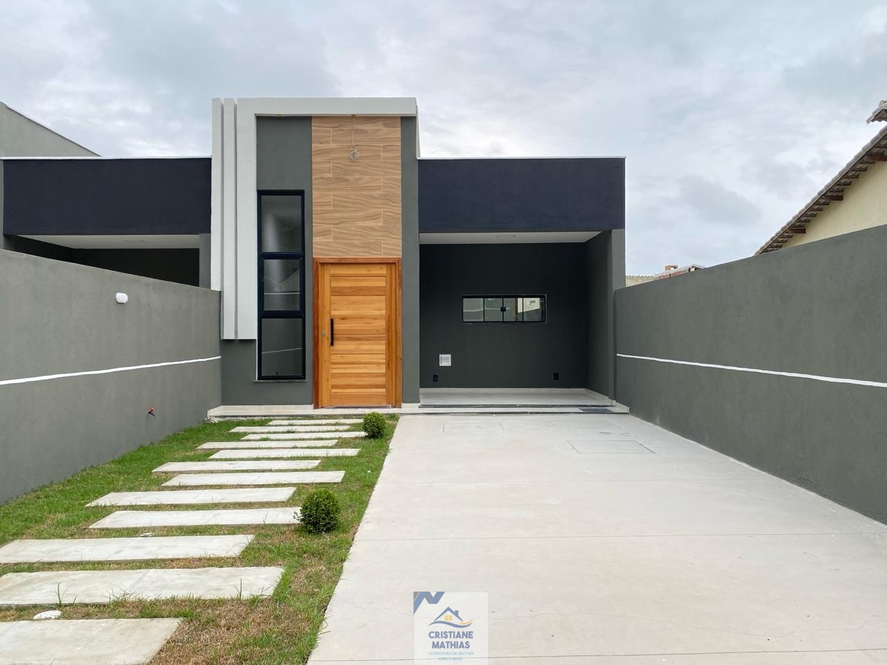 Casa à venda com 3 quartos, 94m² - Foto 1