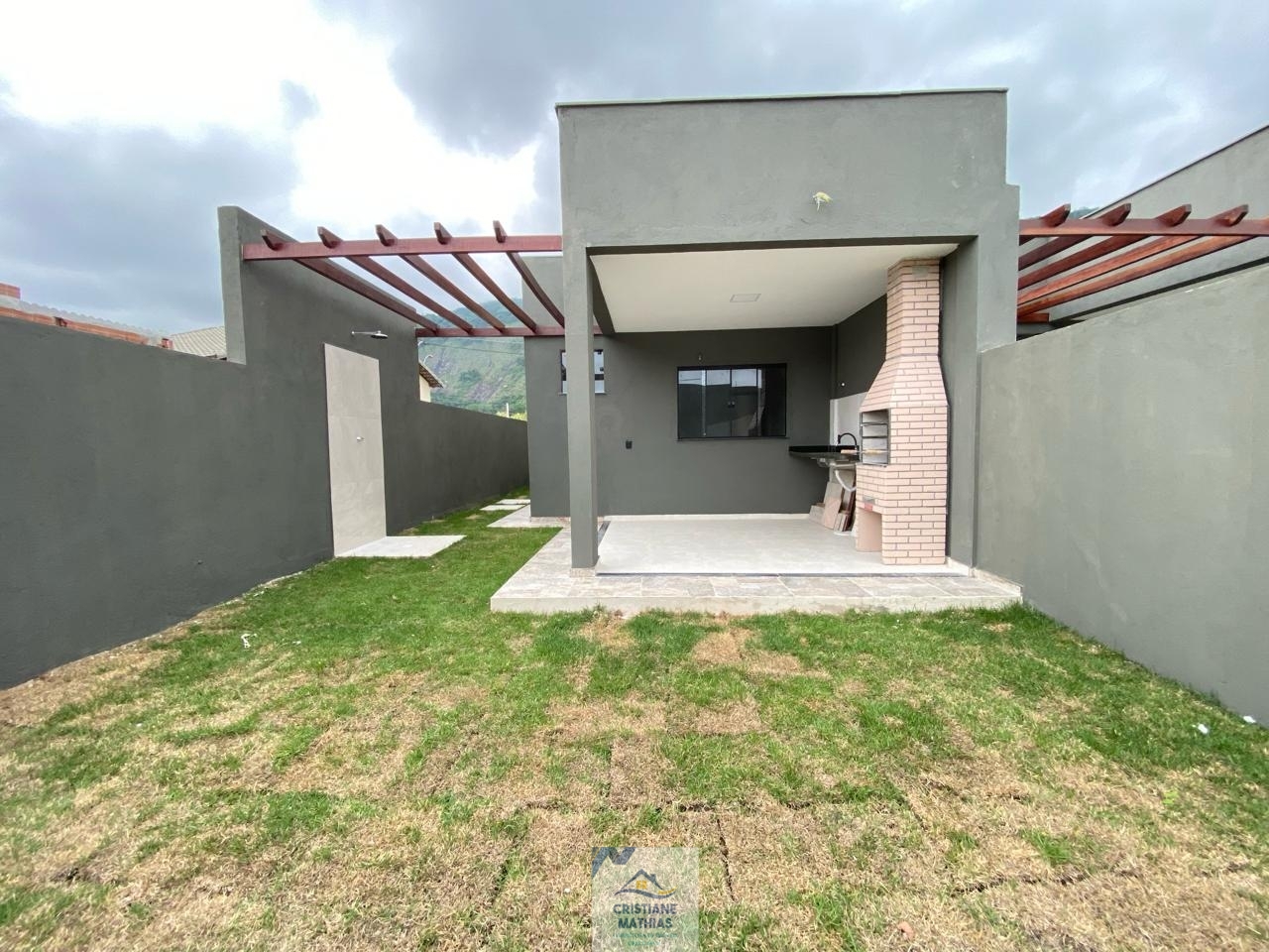 Casa à venda com 3 quartos, 94m² - Foto 2