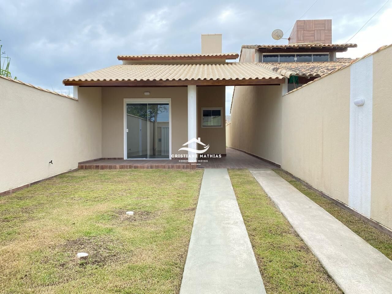 Casa à venda com 2 quartos, 70m² - Foto 1