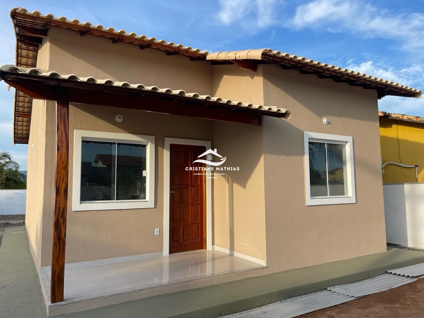 Casa à venda com 2 quartos, 70m² - Foto 1