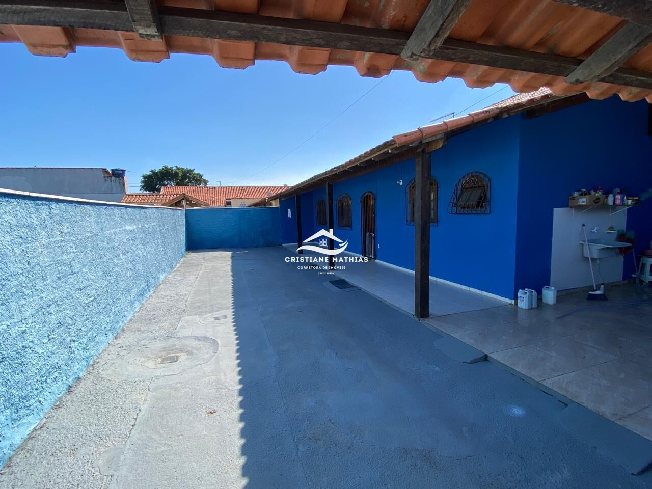 Casa à venda com 2 quartos, 70m² - Foto 1