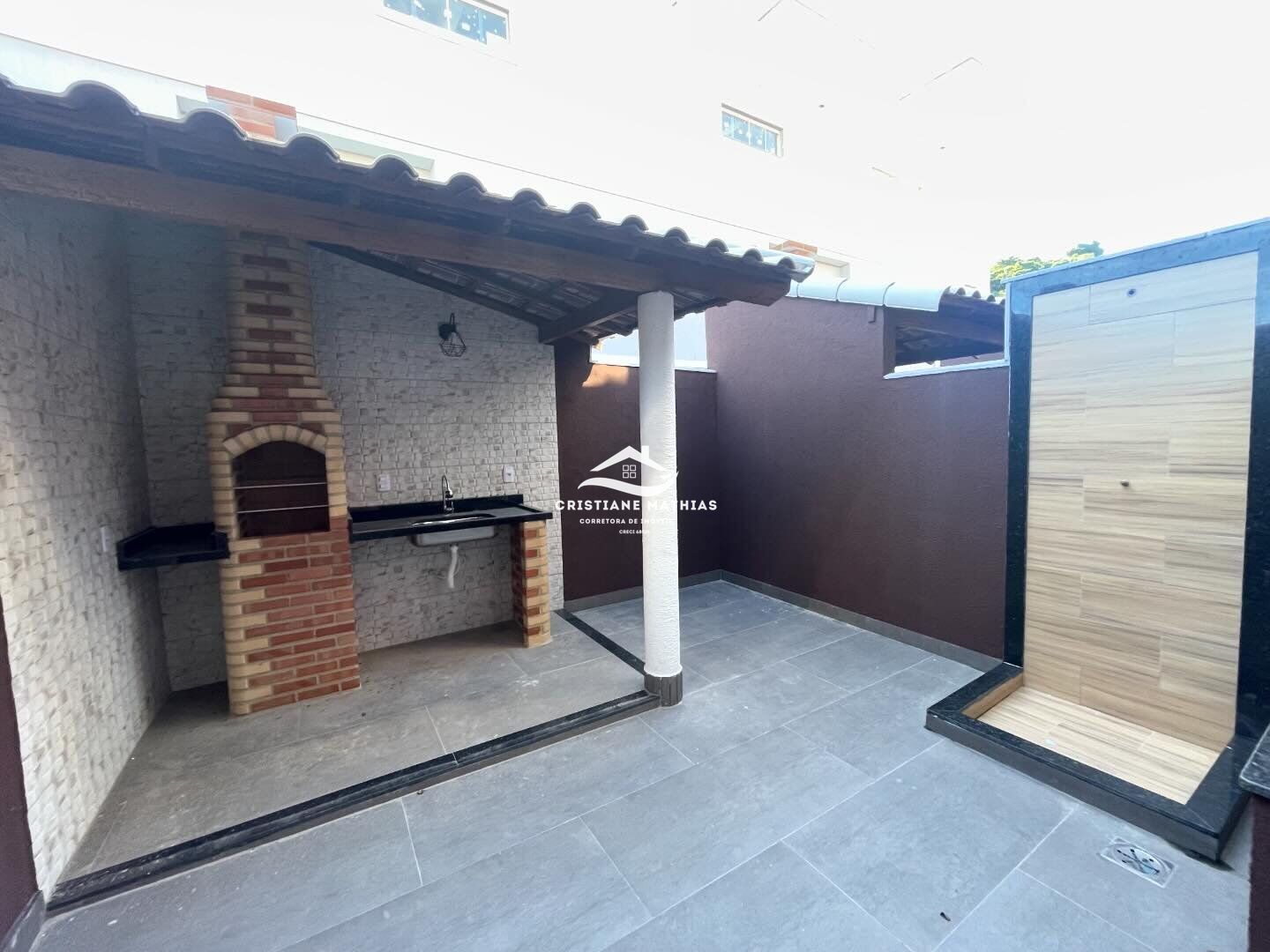 Casa à venda com 2 quartos, 79m² - Foto 2