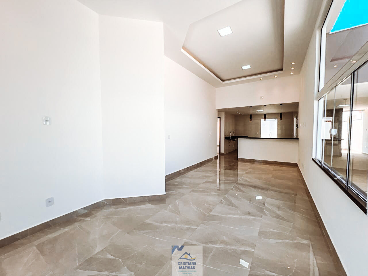 Casa à venda com 3 quartos, 131m² - Foto 2