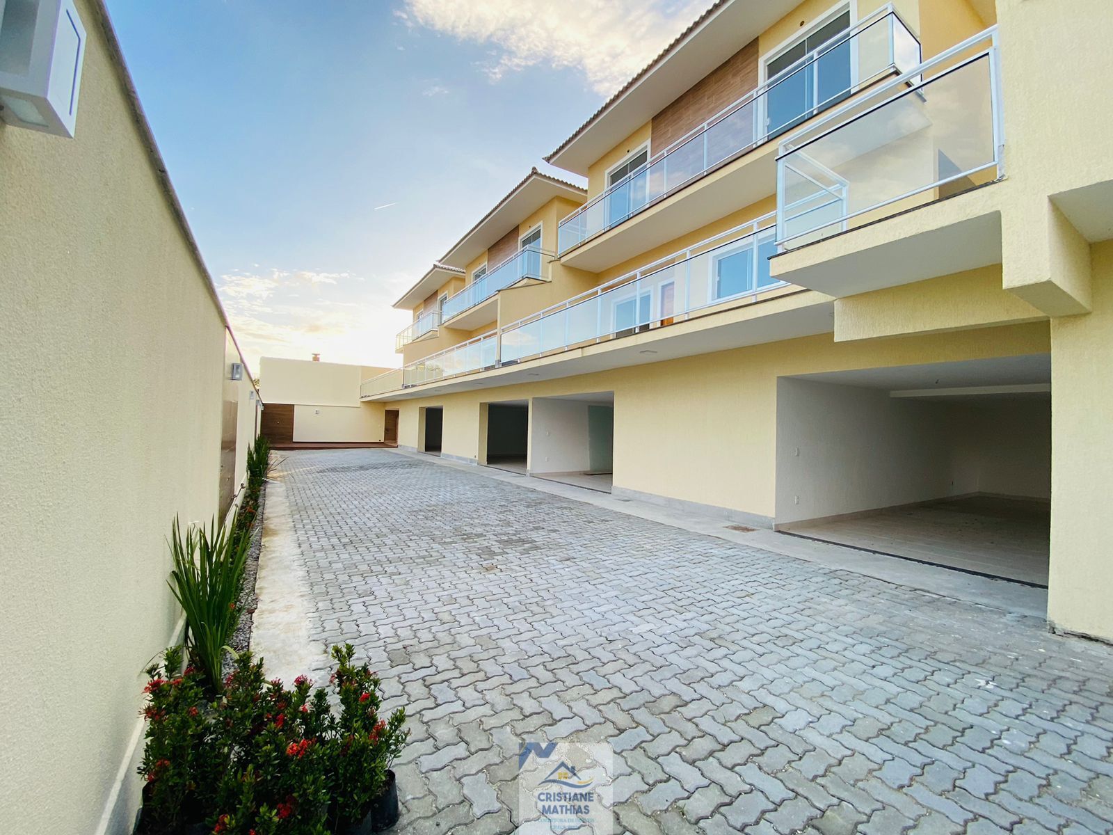 Casa à venda com 3 quartos, 180m² - Foto 1