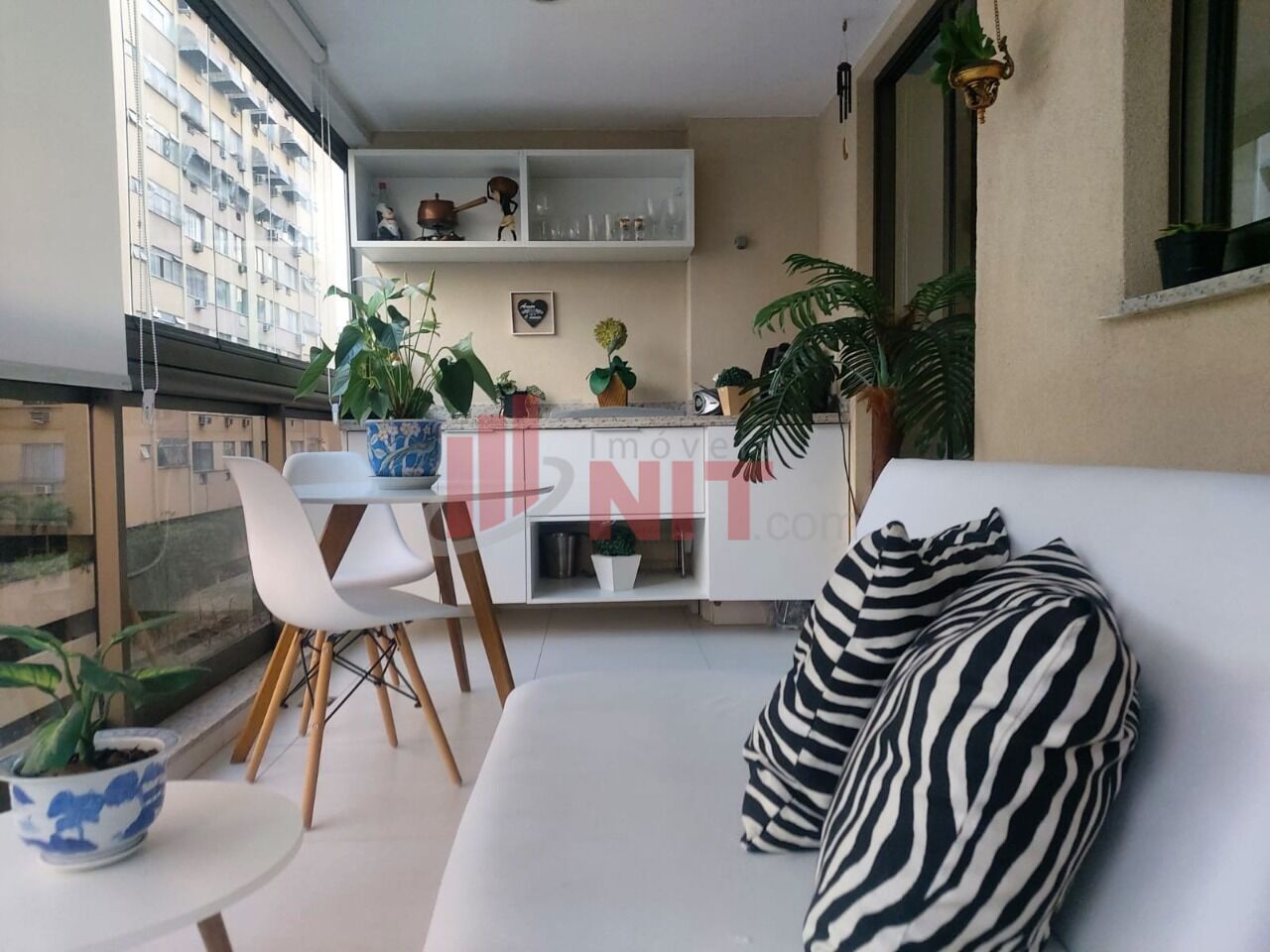 Apartamento à venda com 2 quartos, 87m² - Foto 2